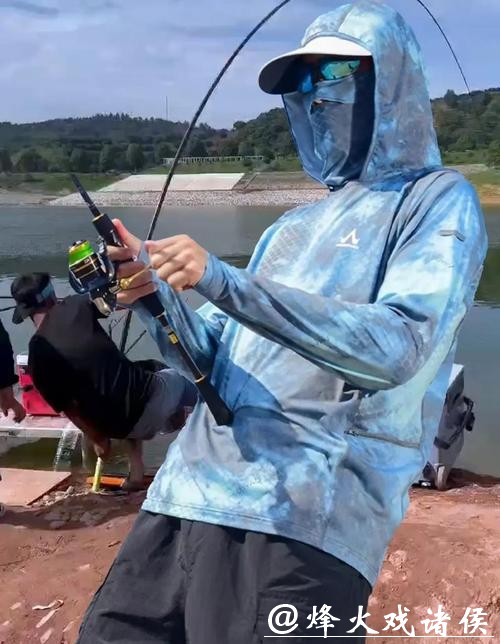 冠军的选择:阿玛迪斯专业钓鱼服成为垂钓者的“第二层皮肤” 冠军的选择:阿玛迪斯专业钓鱼服成为垂钓者的“第二层皮肤”